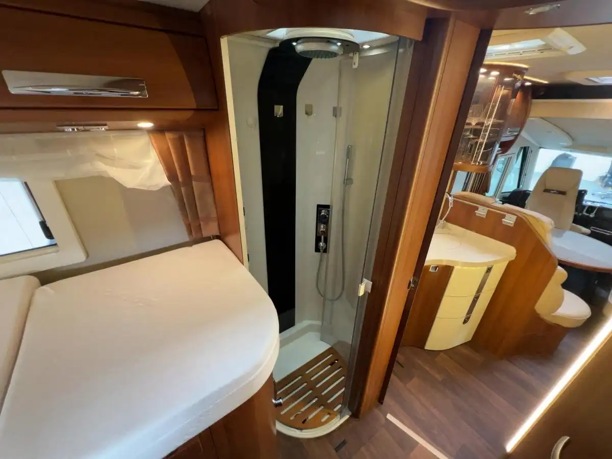 CARTHAGO Chic E-Line Yachting I 51 Aut. Einzelbetten Hubbett - Ansicht 17